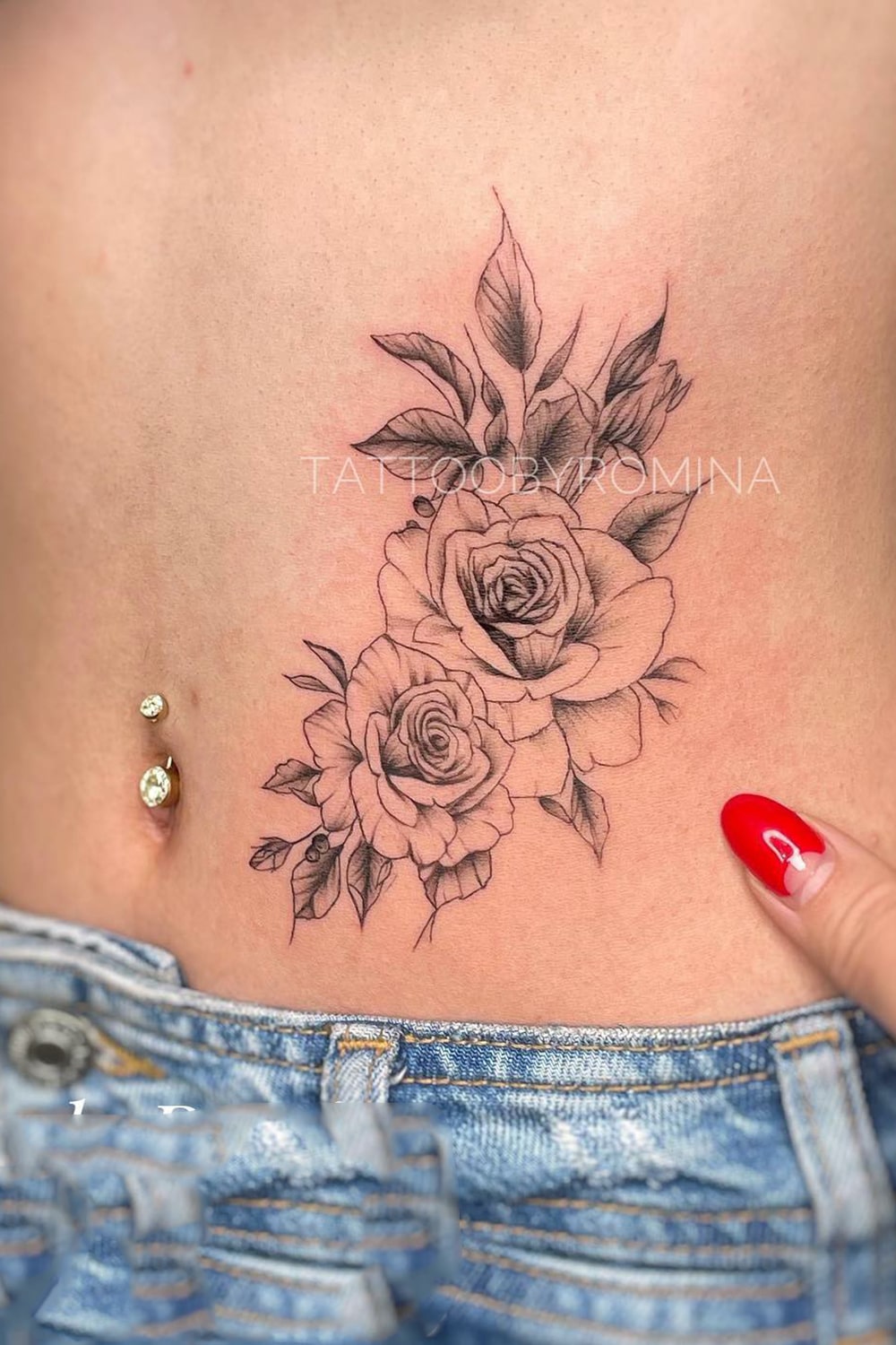 tatuagem-floral-na-barriga 