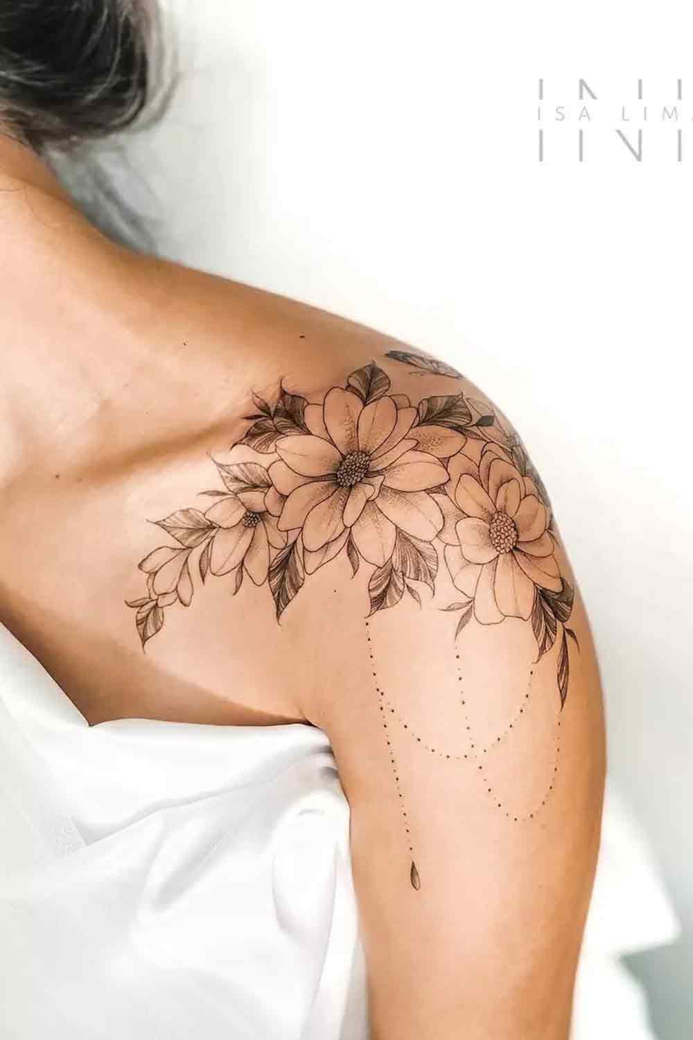 tatuagem-floral-no-ombro 