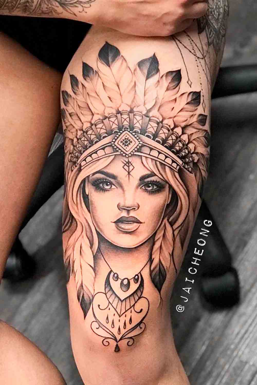 tatuagem-feminina-na-perna-de-india 
