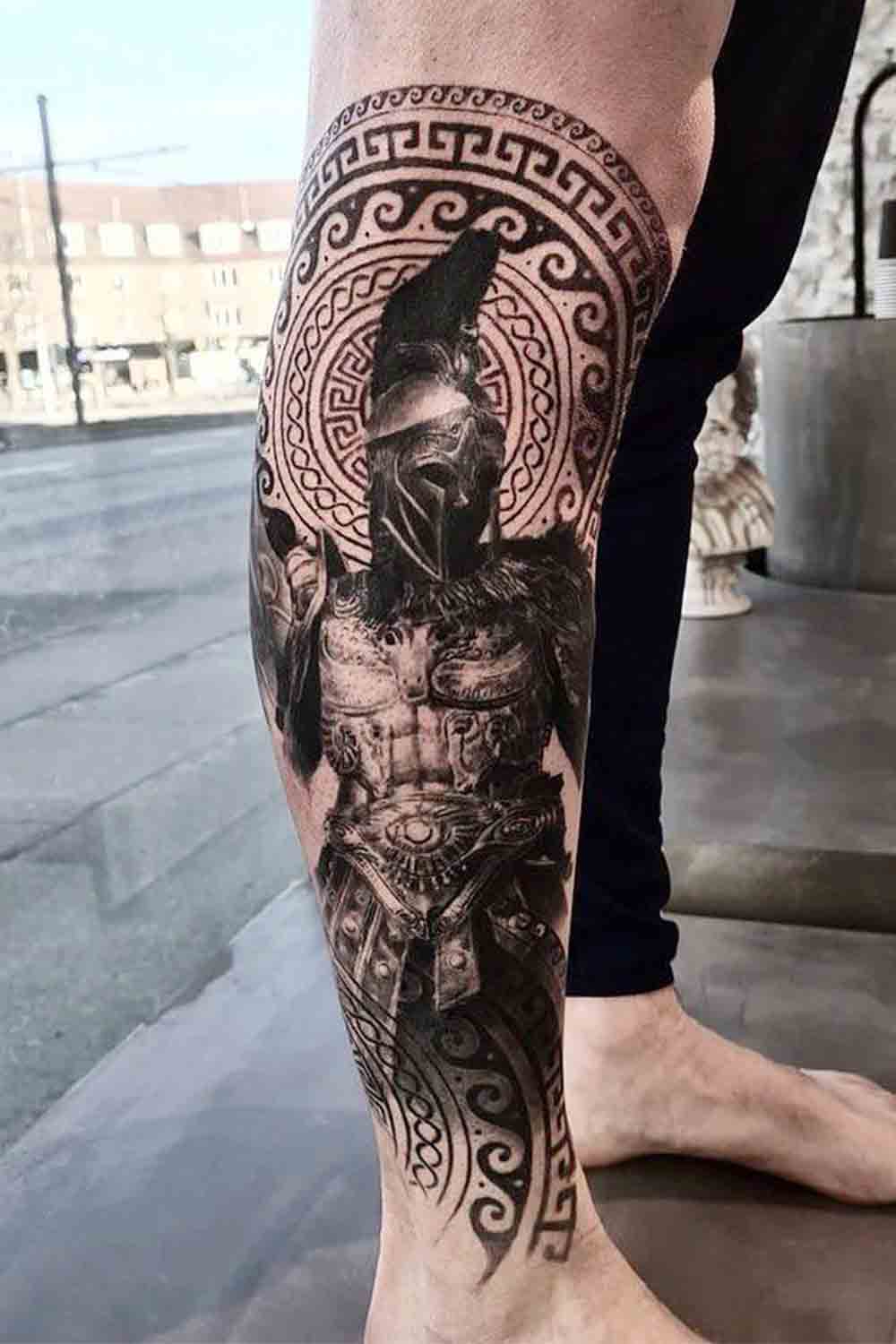 tatuagem-realista-de-gladiador-na-perna 