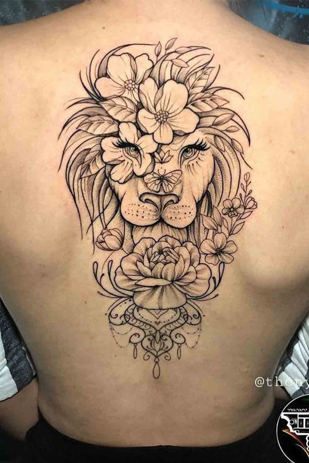 tatuagem-de-leao-feminina-nas-costas 