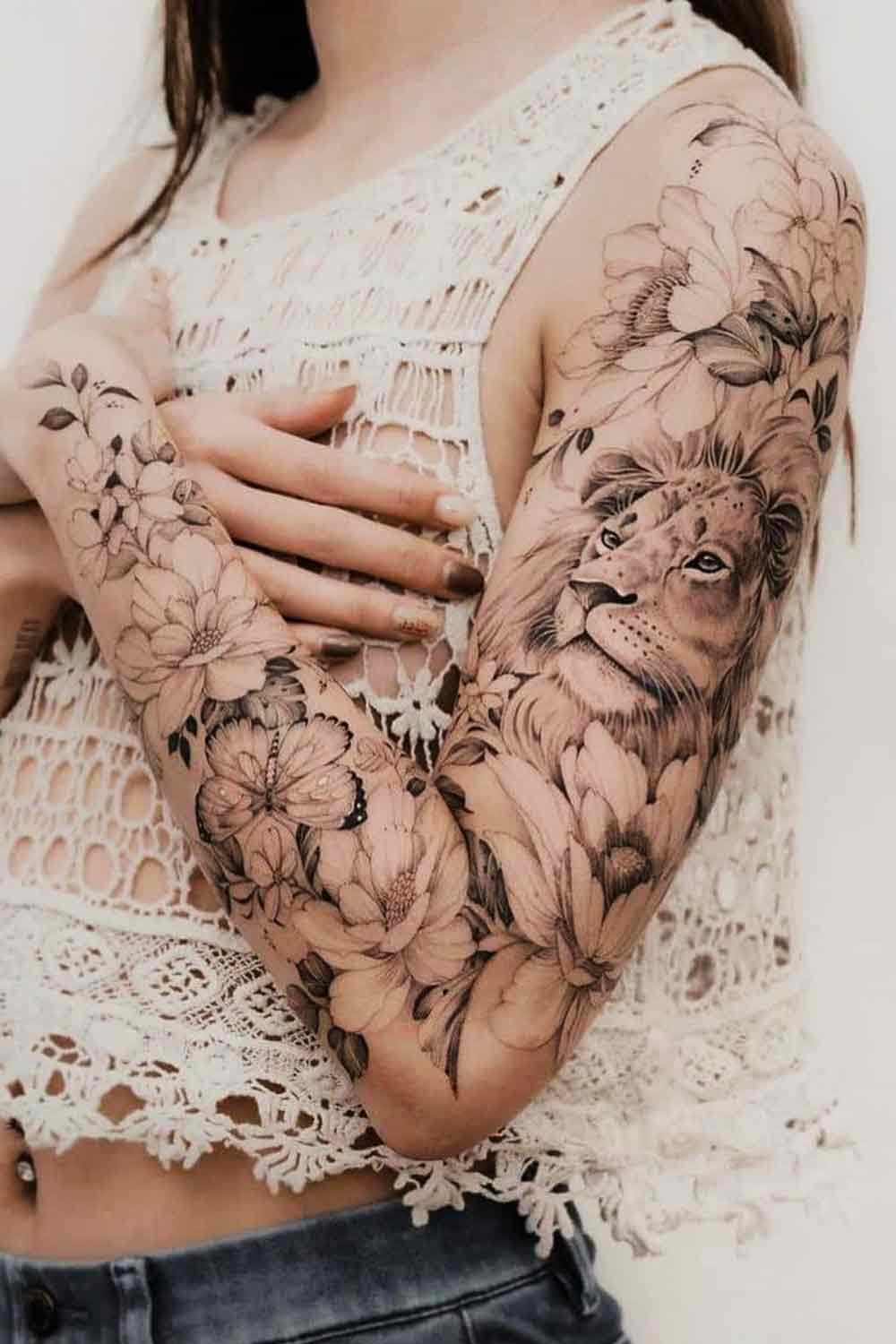braco-fechado-de-tatuagens-femininas 