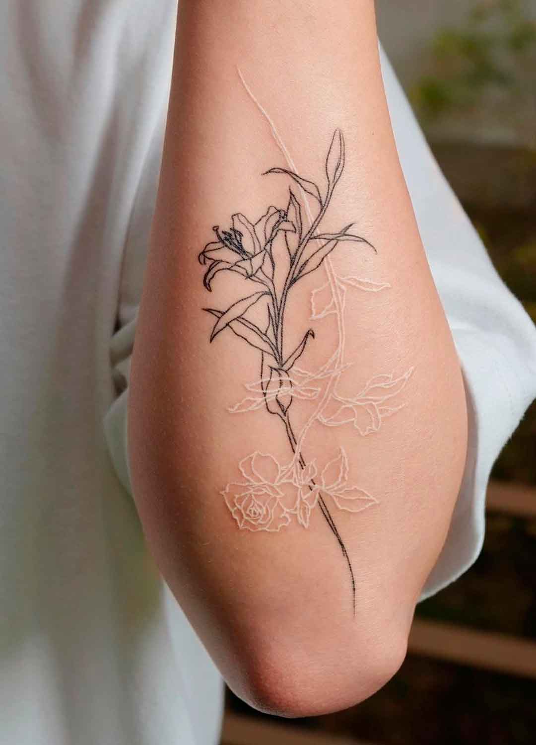tatuagem-branca-no-antebraco-feminino 