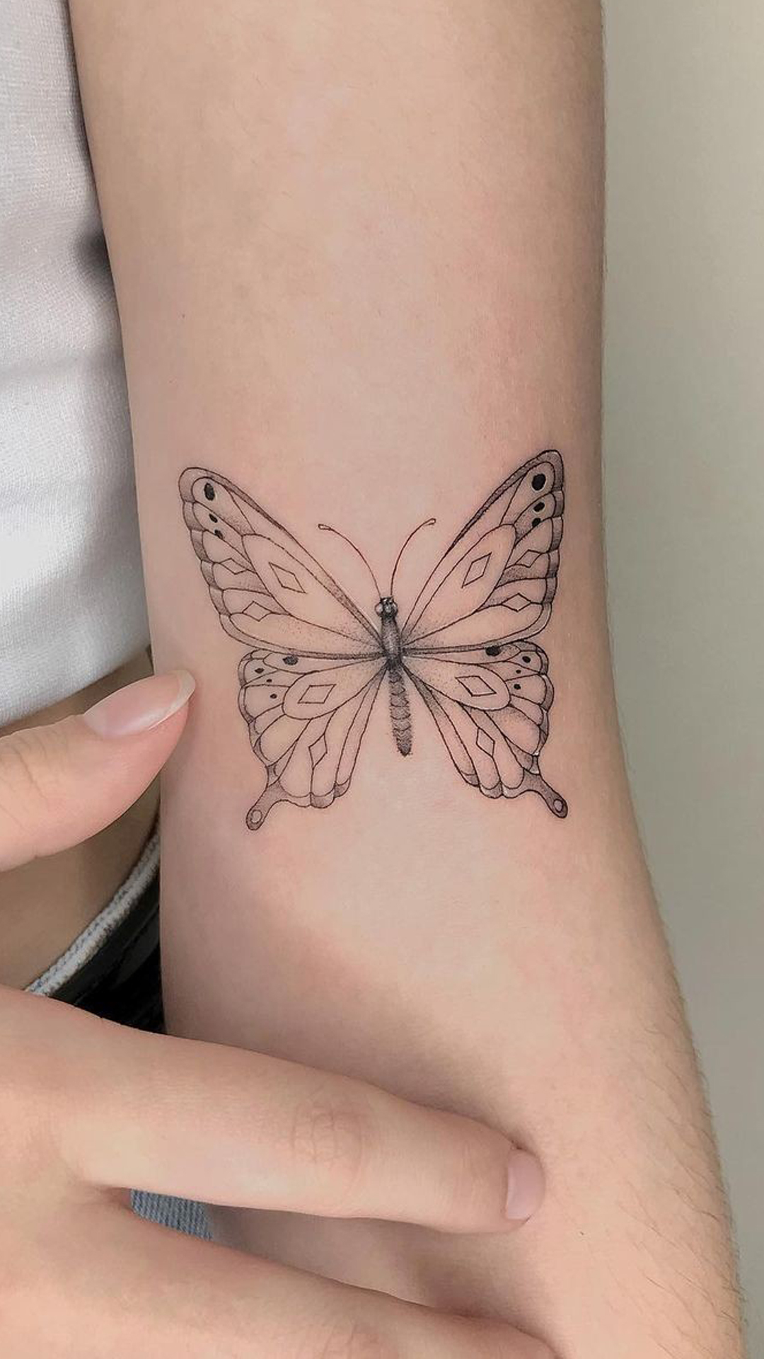 tatuagem-de-borboleta-no-braco-12 