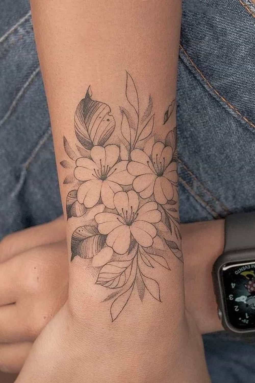 5-tatuagem-floral-no-braco-@ogiltattoo 