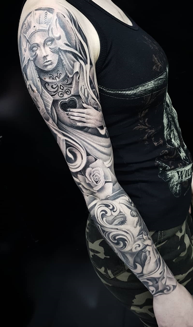 50 Tatuagens de braço fechado femininas para se inspirar