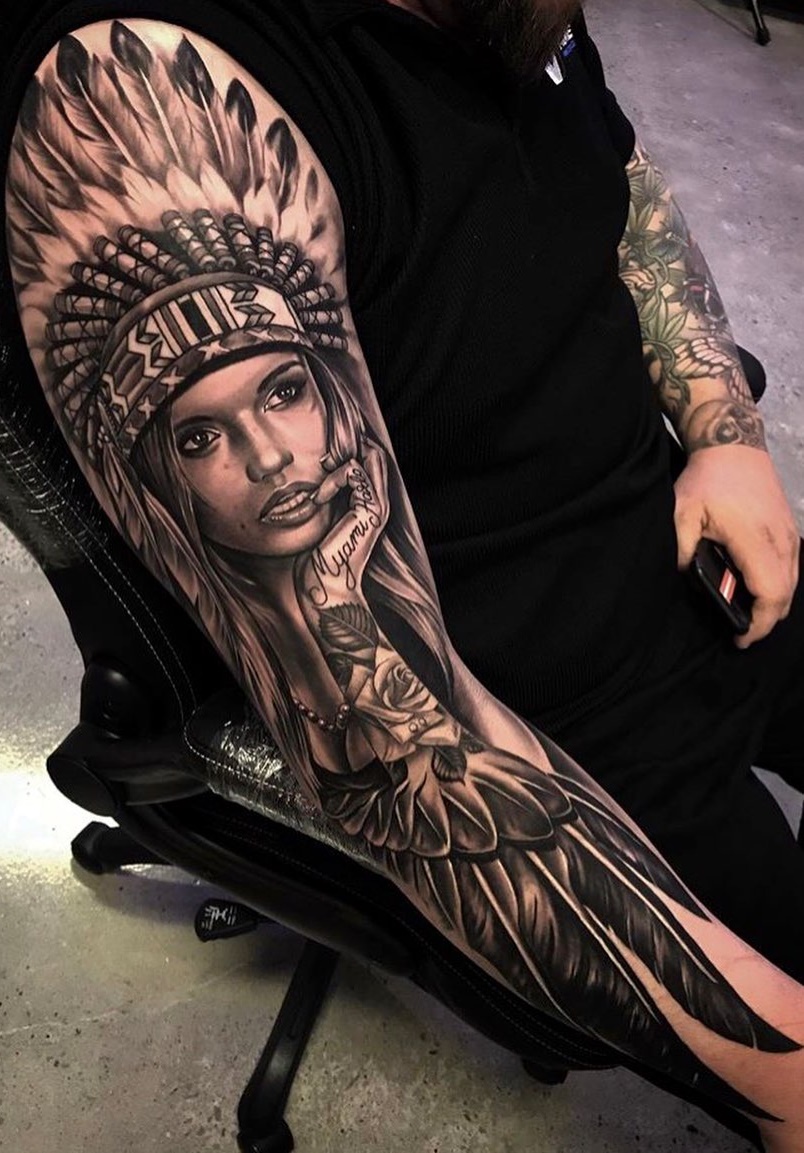 tatuagem-de-india-na-parte-superior-do-braço 