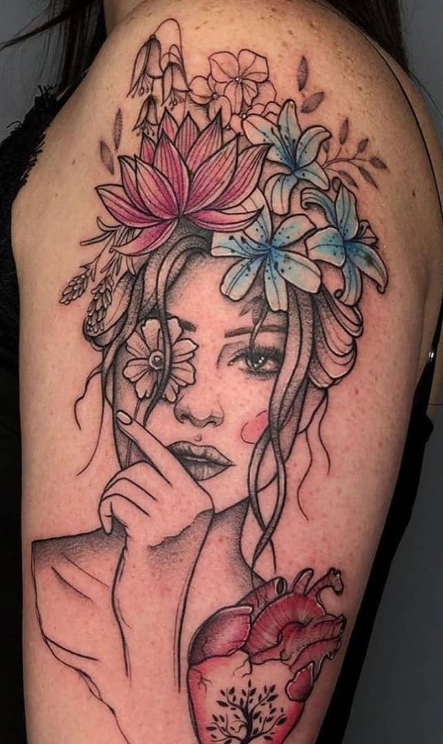 tatuagem-feminina-na-parte-superior-do-braço 