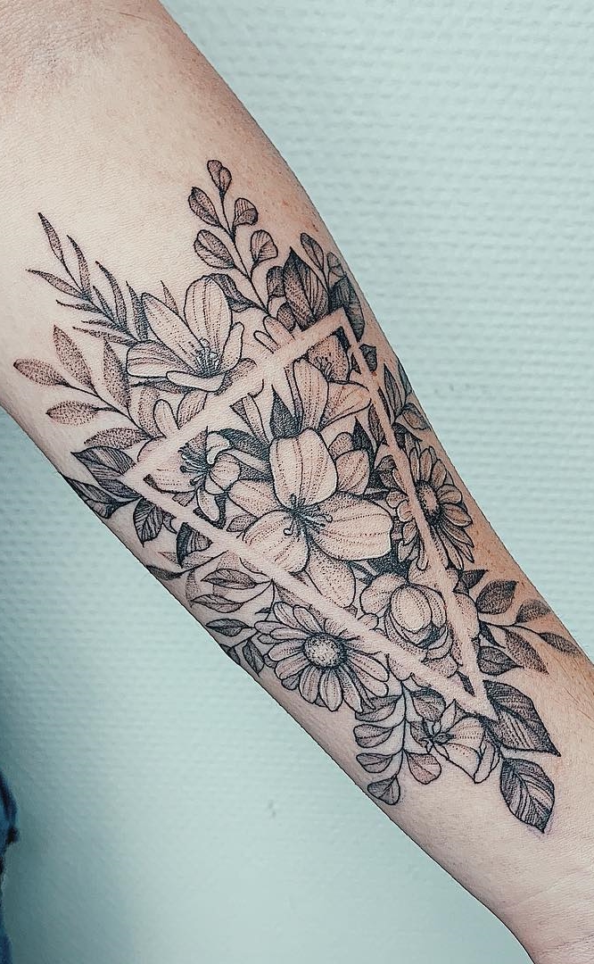 tatuagens-de-flores-no-antebraço-2 