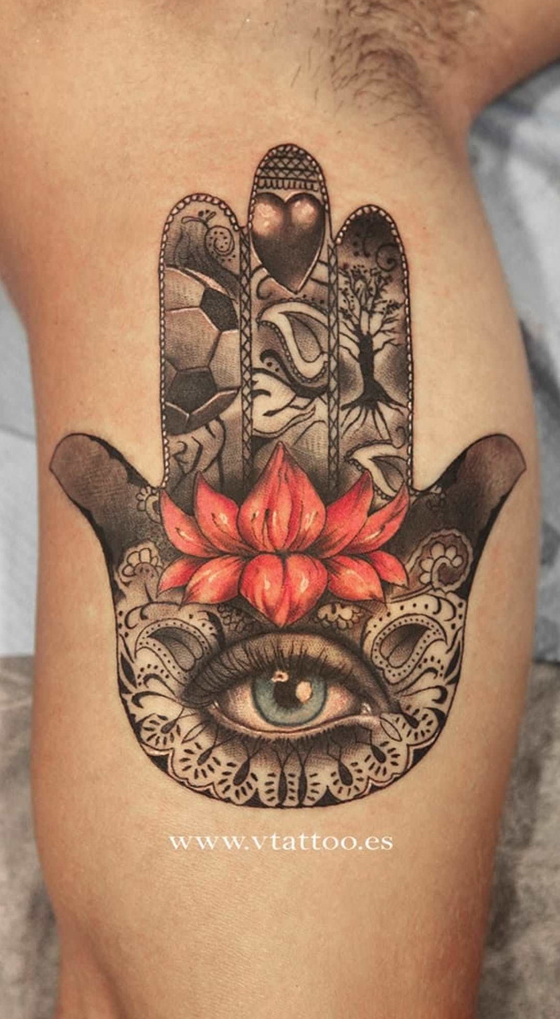 Tatuagem-feminina-de-hamsá-14 