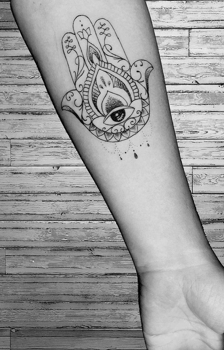 Tatuagem-feminina-de-hamsá-3 