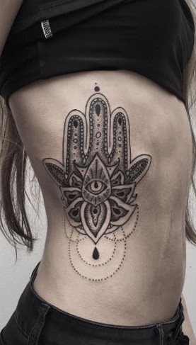 Tatuagens-de-Hamsá-feminina-18 