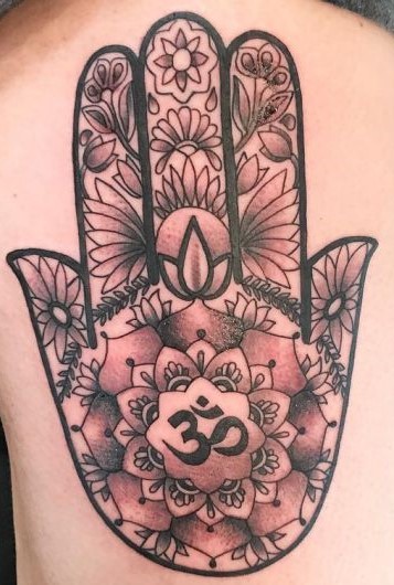 Tatuagens-de-Hamsá-feminina-68 
