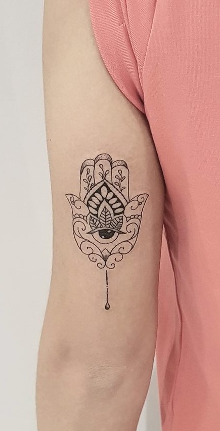 Tatuagens-de-Hamsá-feminina-87 