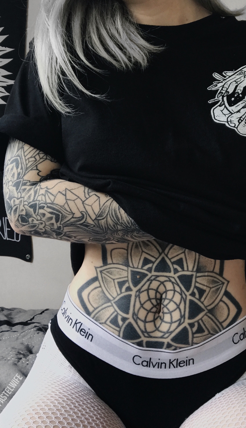 Tatuagens-na-barriga-feminina-8 