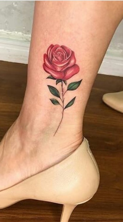fotos-de-tatuagem-feminina-no-tornozelo-de-rosa 