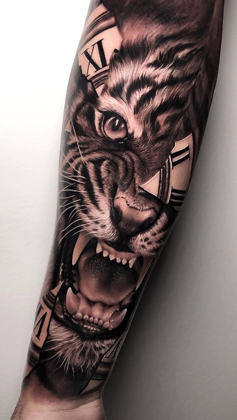 tatuagem-de-tigre-com-relogio 