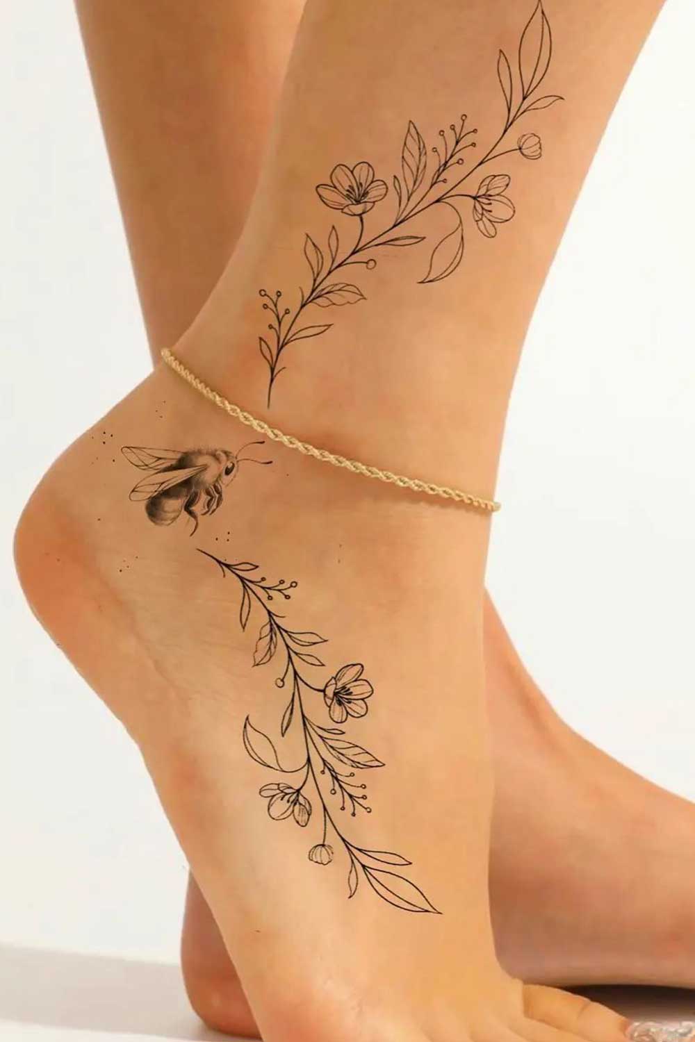 tatuagem-delicada-e-floral-no-tornozelo-e-pe 
