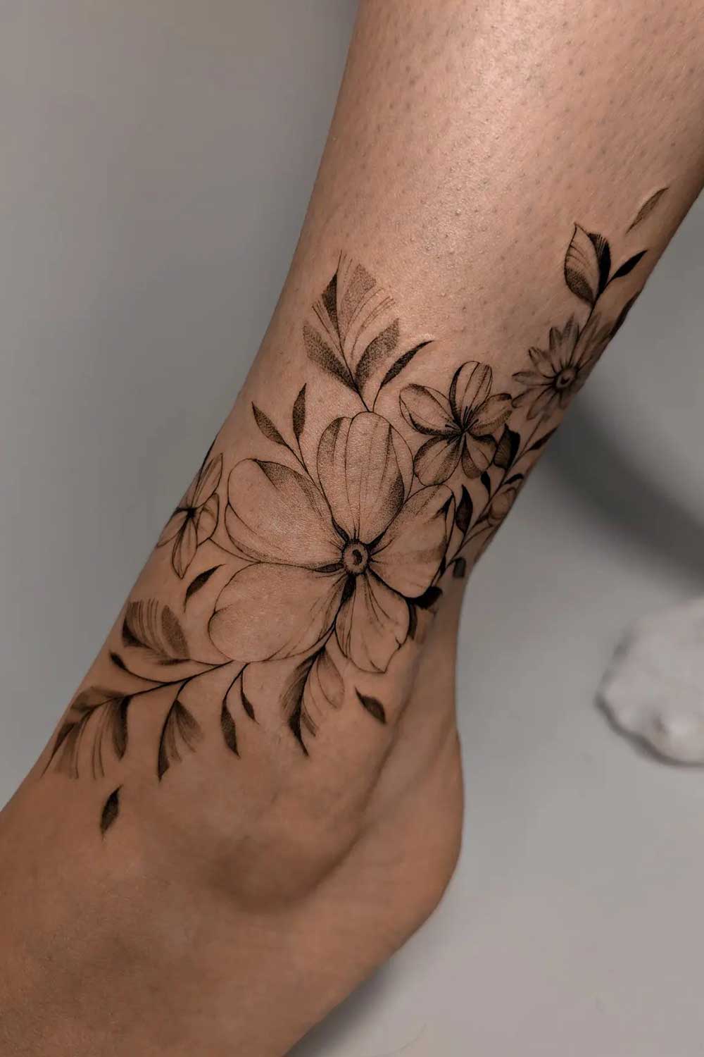 tatuagem-floral-no-tornozelo-1 