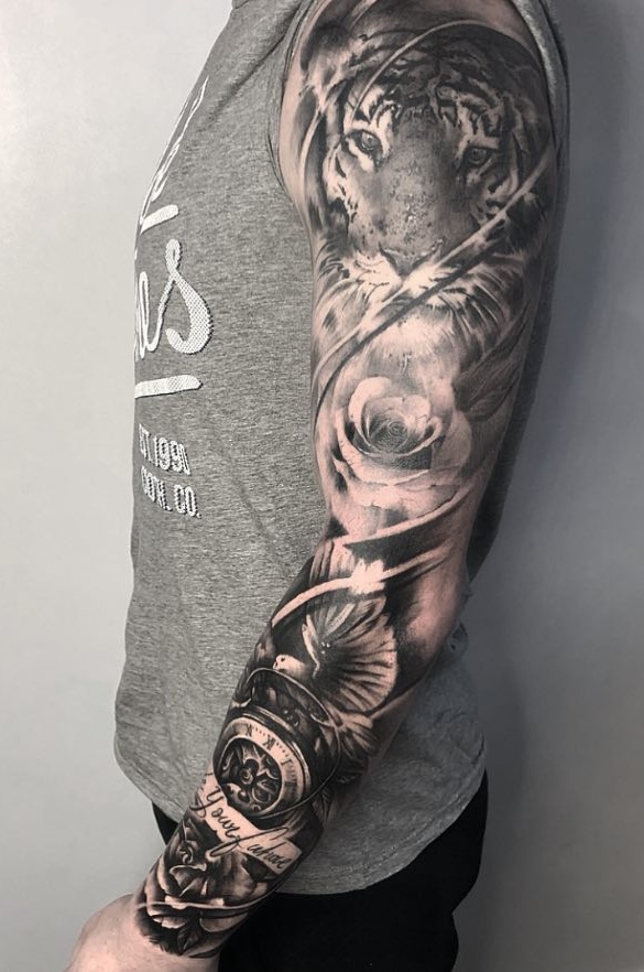 Braço-fechado-de-tatuagens-masculinas-43 