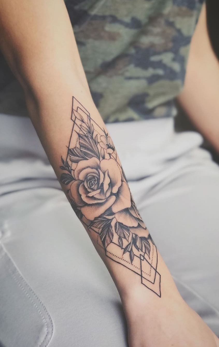 Tatuagens-floridas-no-antebraço-11 