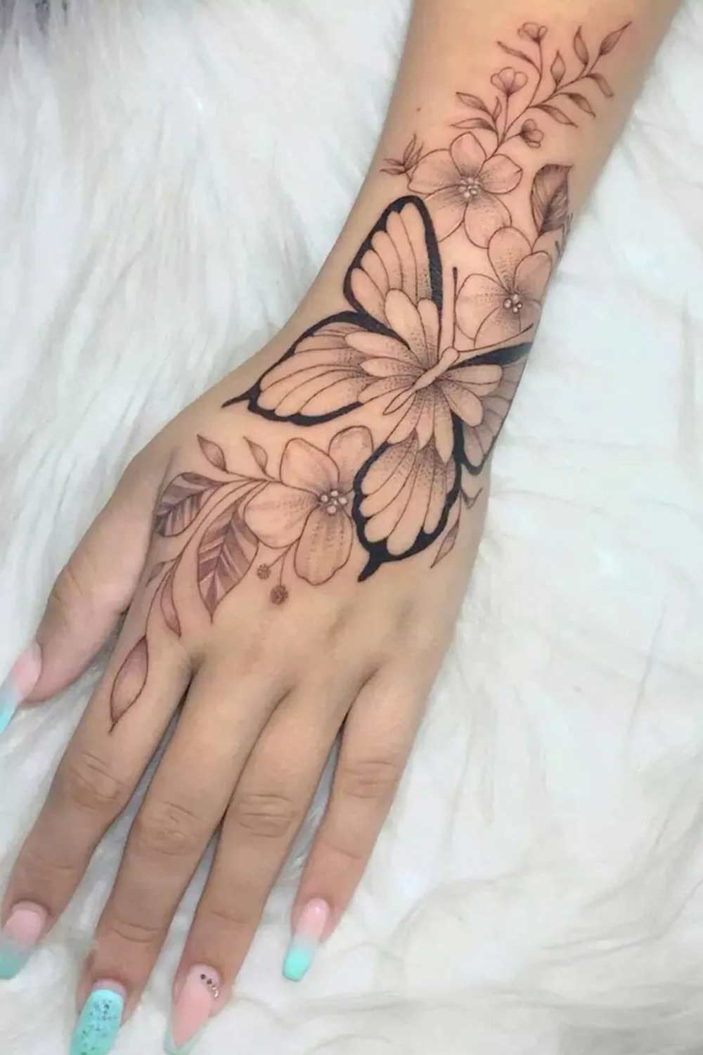 tatuagem-de-borboleta-na-mao 