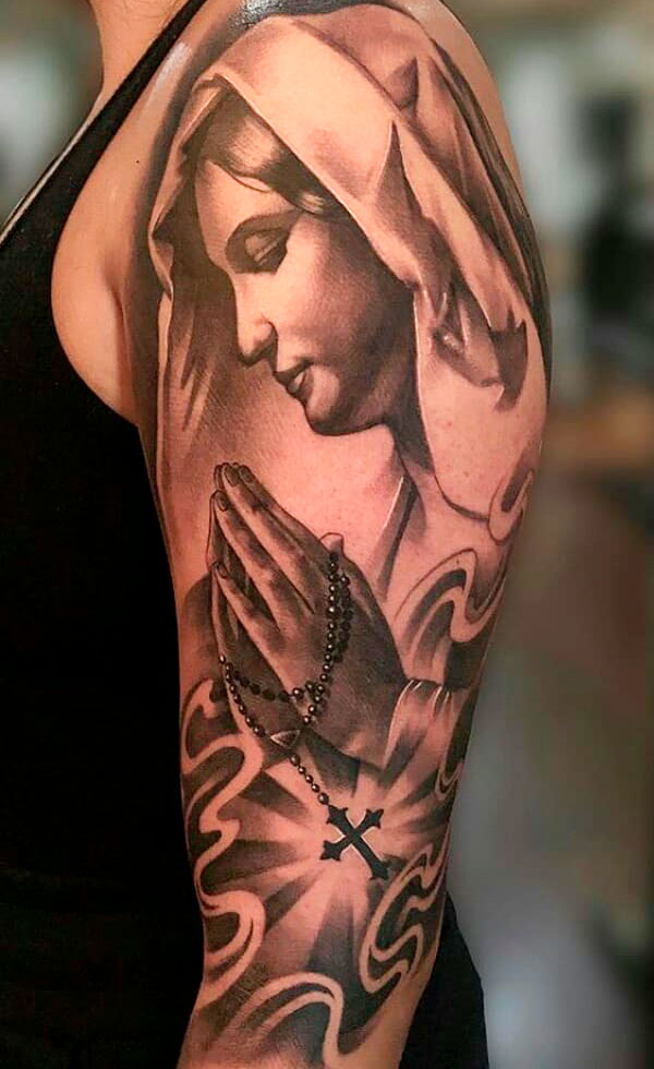 tatuagem-maria-rezando 