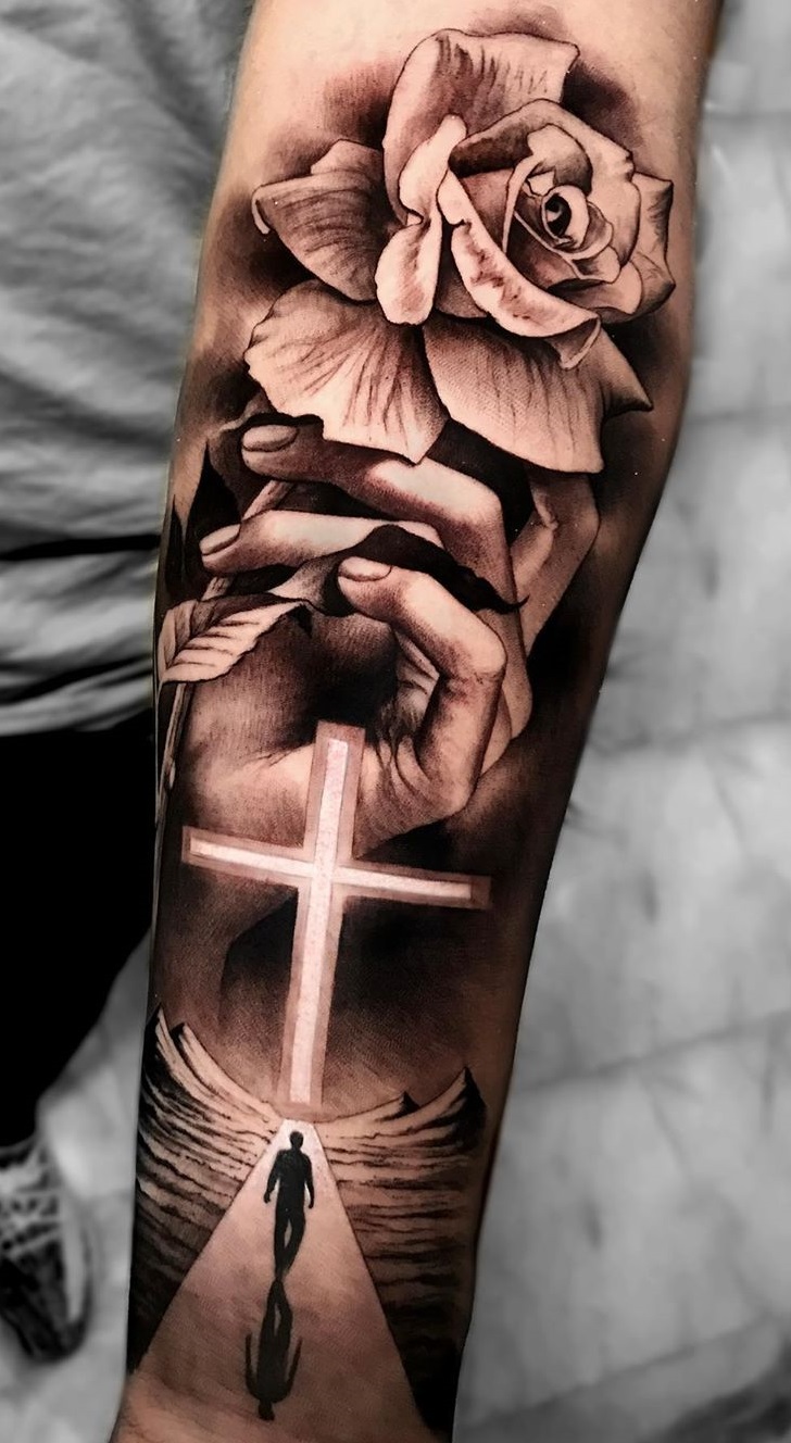 tatuagem-religiosa-no-antebraço 