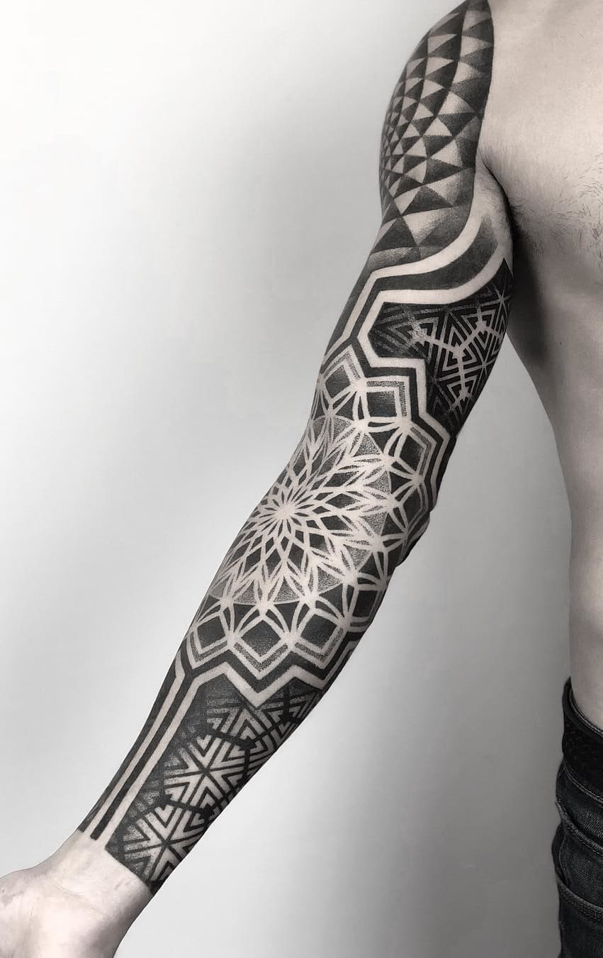 braços-fechados-de-tatuagens-geométricas-11 