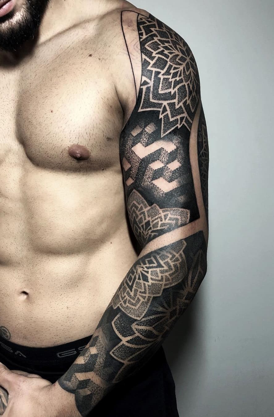 braços-fechados-de-tatuagens-geométricas-13 