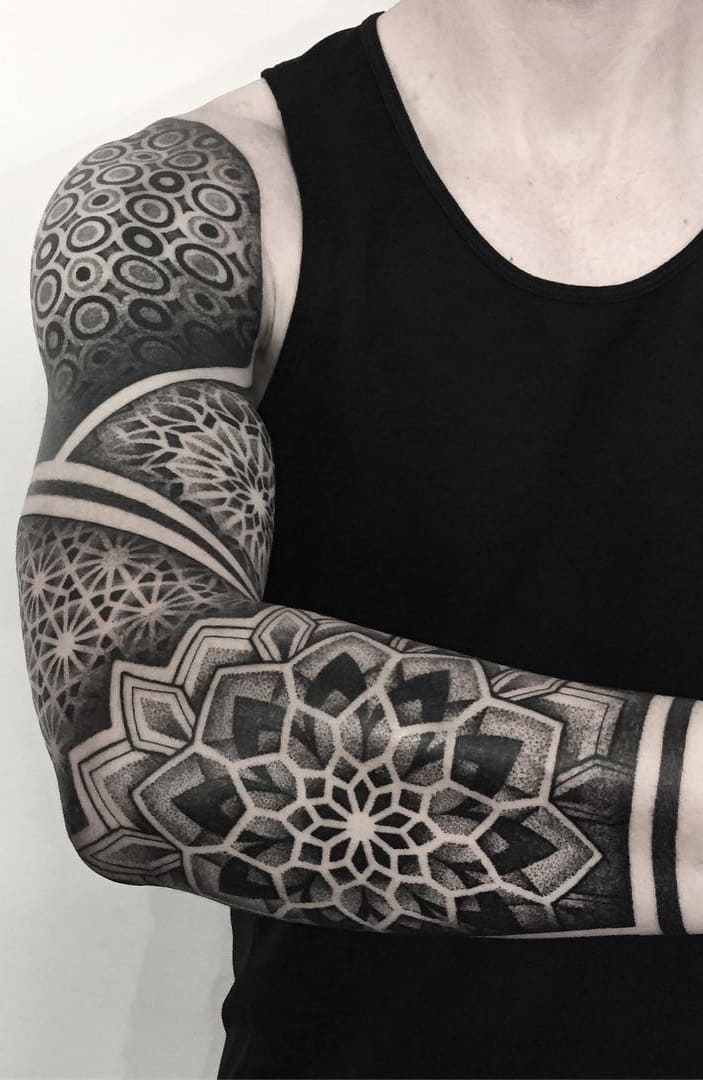 braços-fechados-de-tatuagens-geométricas-2 