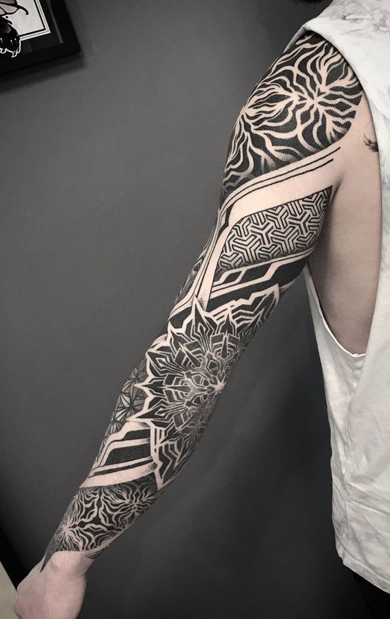 braços-fechados-de-tatuagens-geométricas-3 