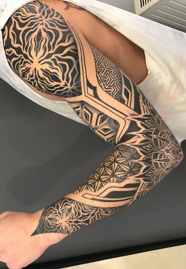 braços-fechados-de-tatuagens-geométricas-4 