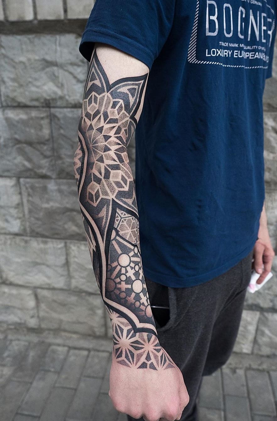 braços-fechados-de-tatuagens-geométricas-9 