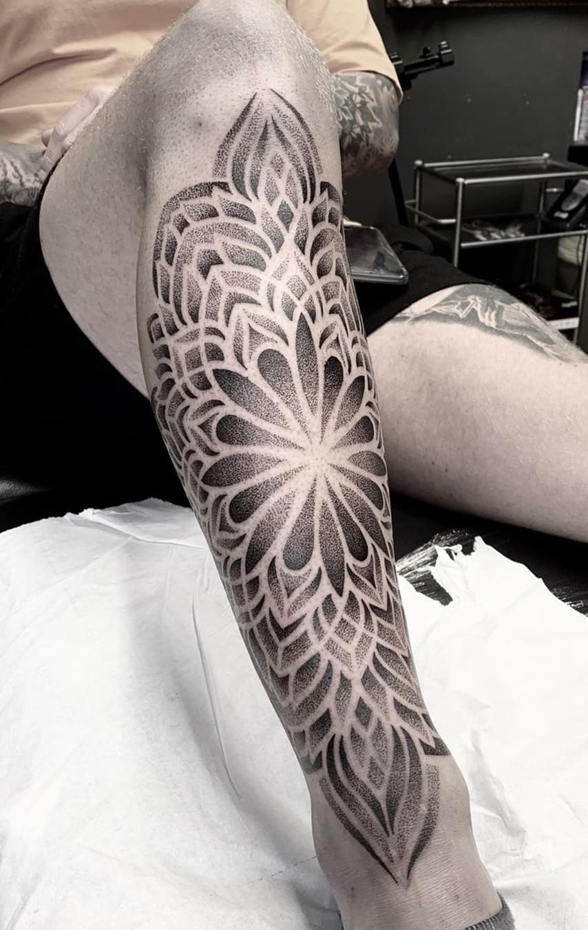 tatuagens-geométricas-na-perna-14 