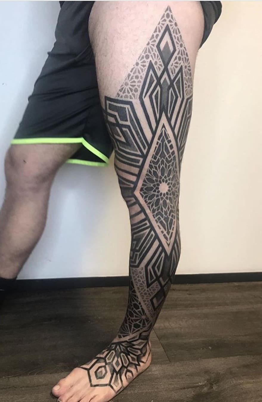 tatuagens-geométricas-na-perna-3 