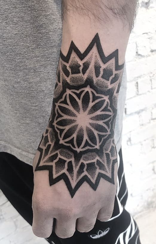 tatuagens-geométricas-no-antebraço-1 