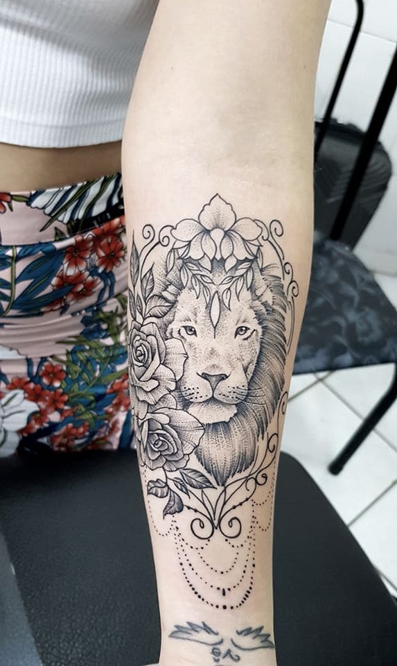 fotos-de-tatuagens-de-leão-femininas-19 
