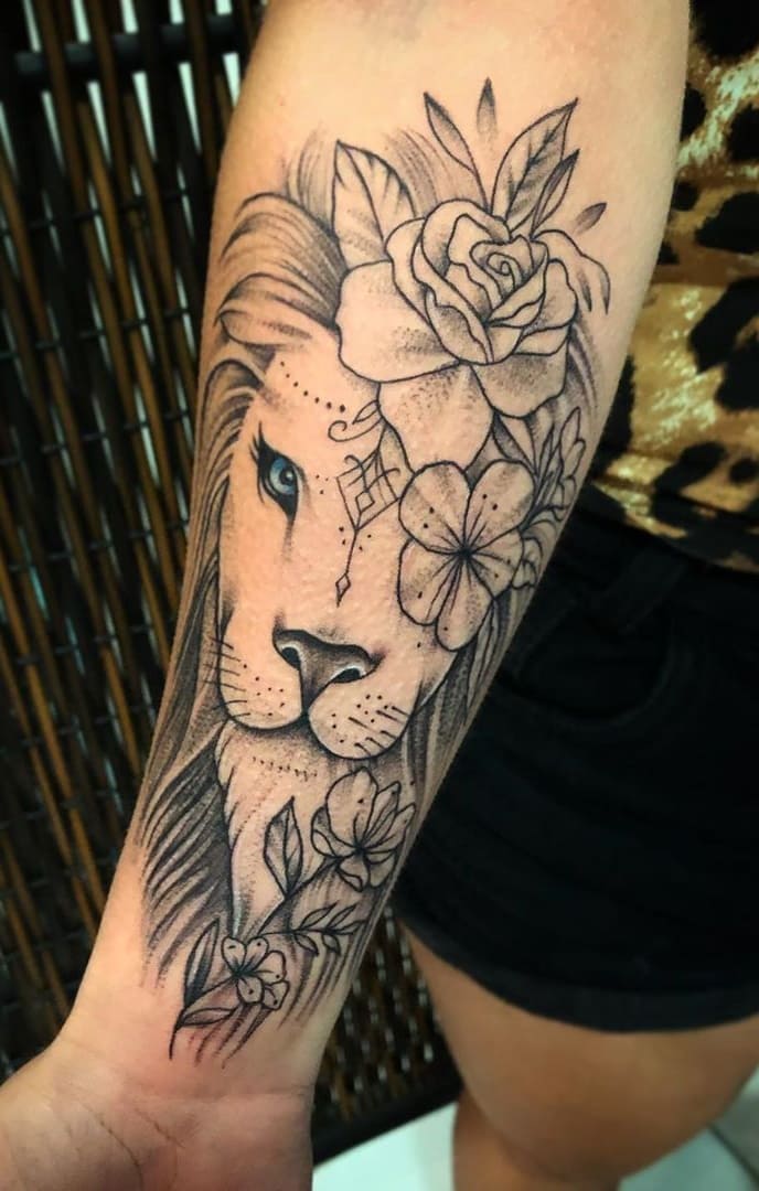 fotos-de-tatuagens-de-leão-femininas-20 