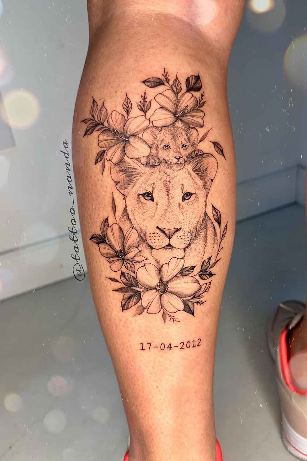 tatuagem-de-leoa-com-filhote-2024 