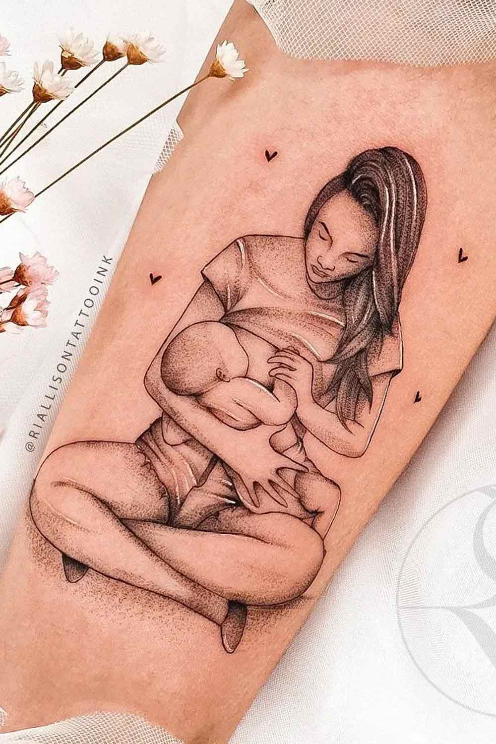 tatuagem-de-mae-amamentando-o-filho 