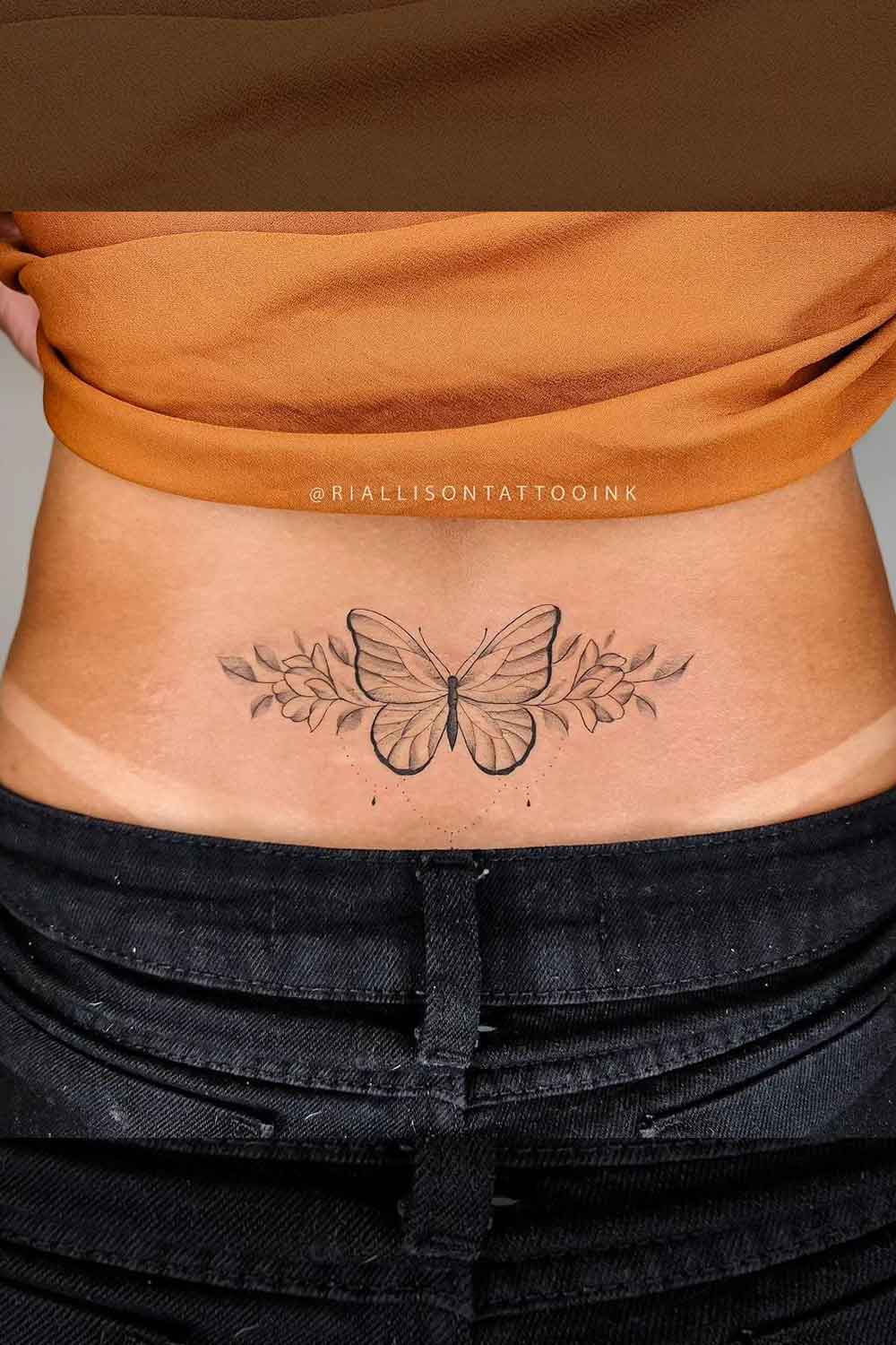 Tatuagem-de-borboleta-na-lombar 