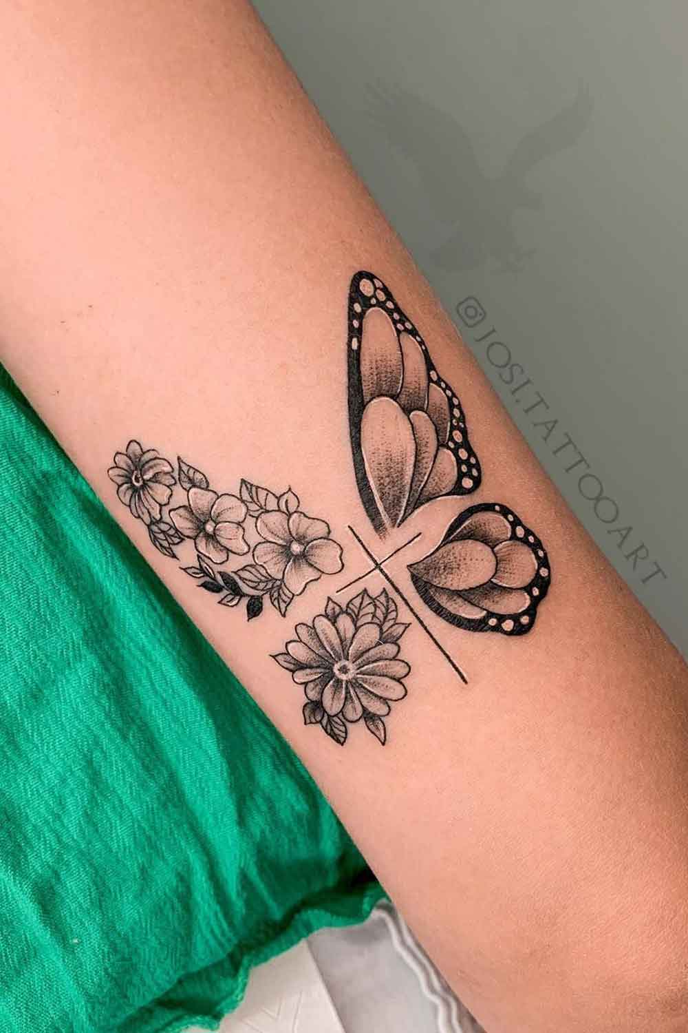 tatuagem-de-borboleta-floral 