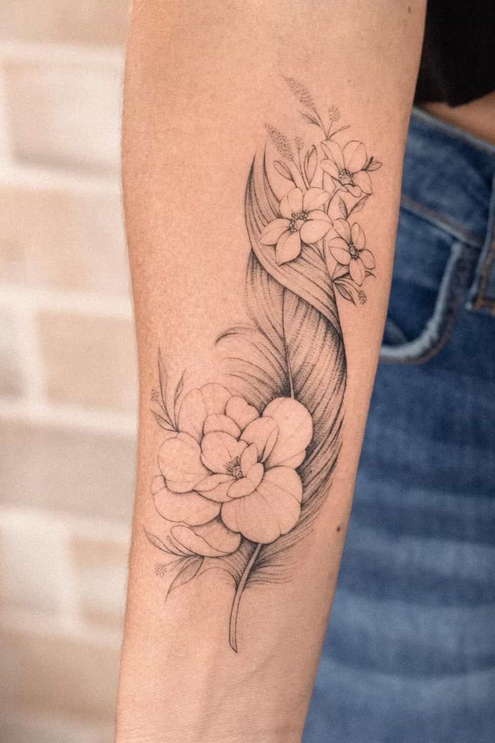 4-tatuagem-floral-no-braco-@Betinarte 