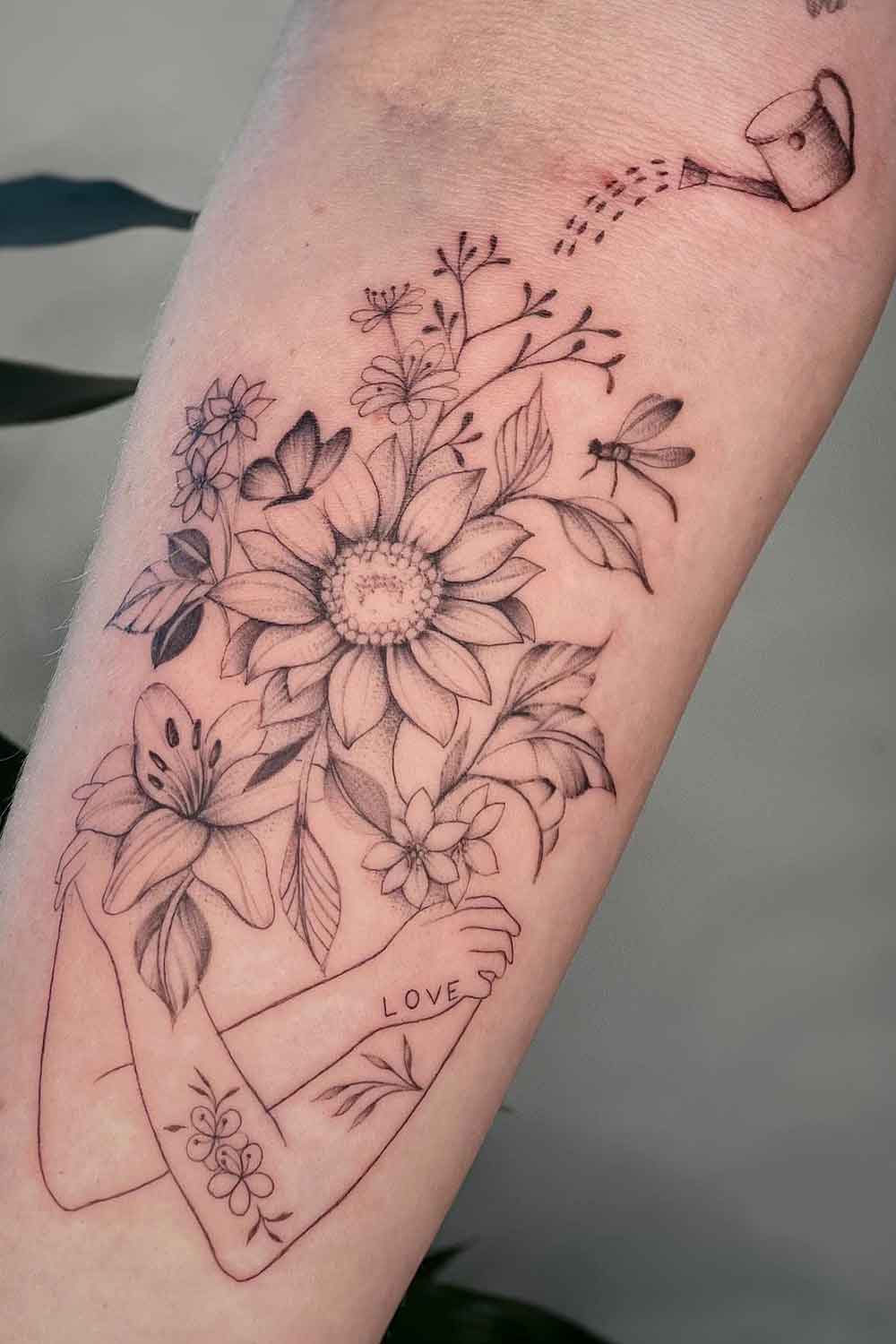 tatuagem-de-mulher-com-flores 
