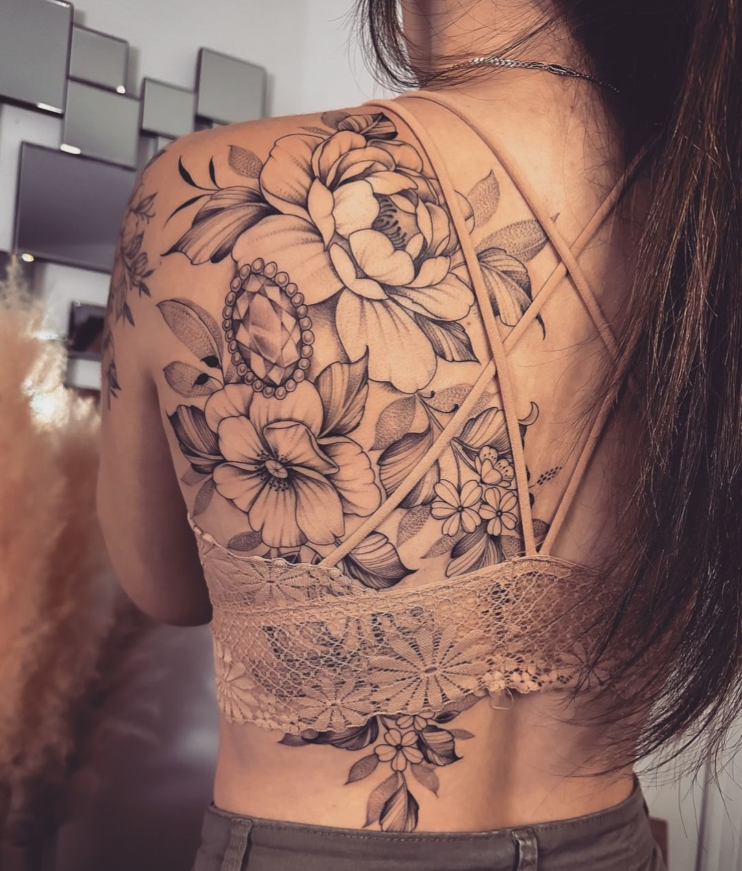 tatuagem-floral-nas-costas 