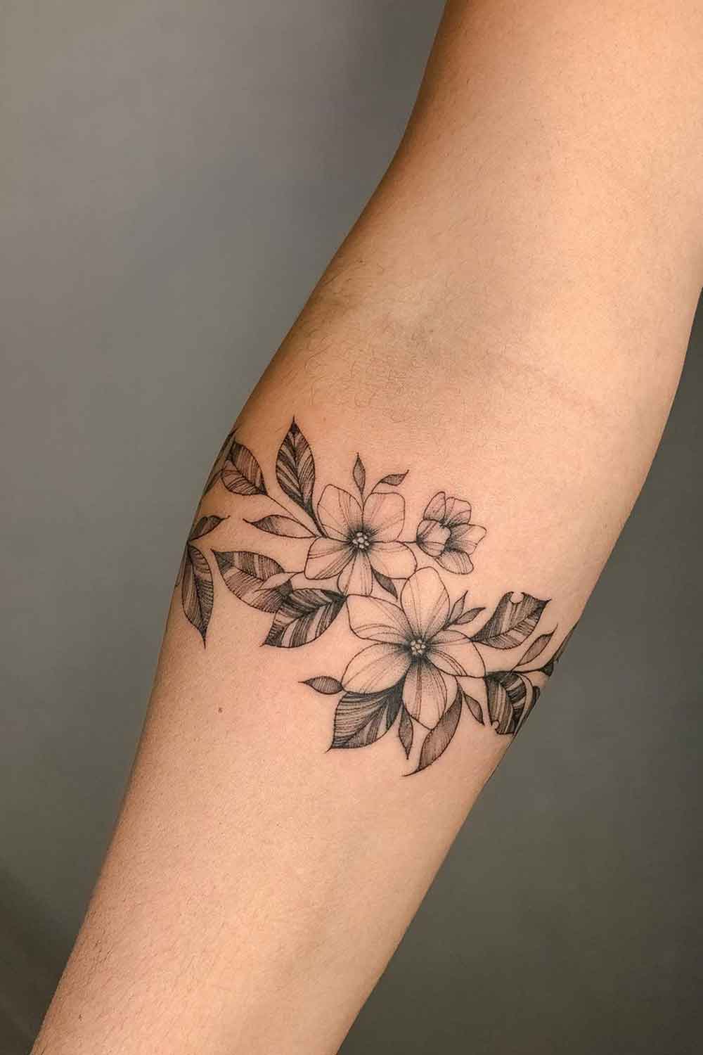 tatuagem-floral-pequena-no-antebraco 
