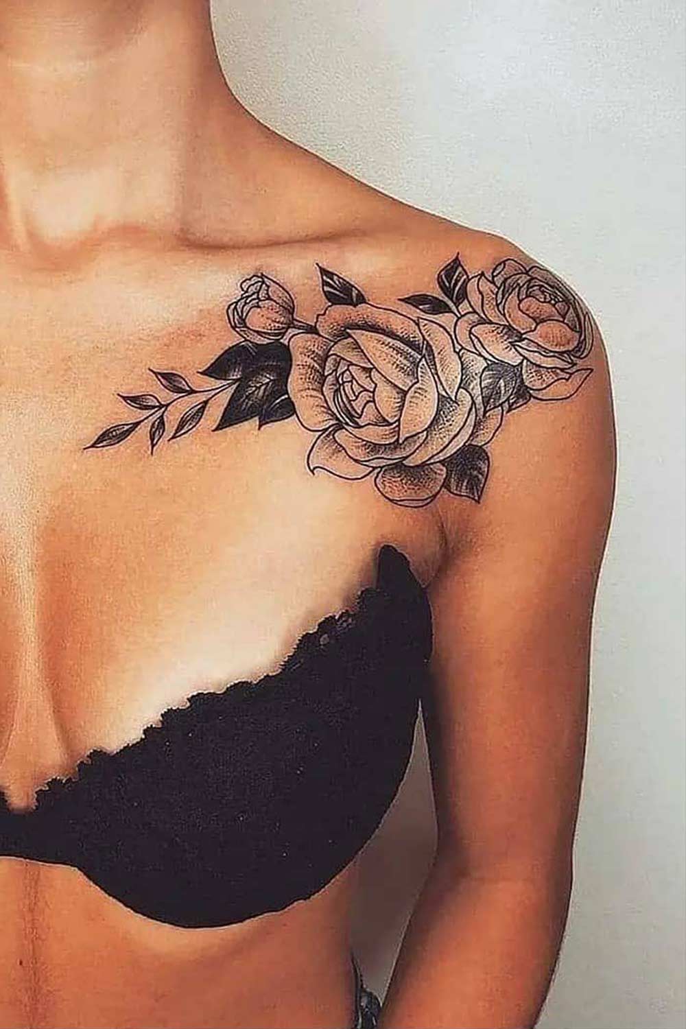 Tatuagens-Femininas-no-Ombro-Rosas-7 