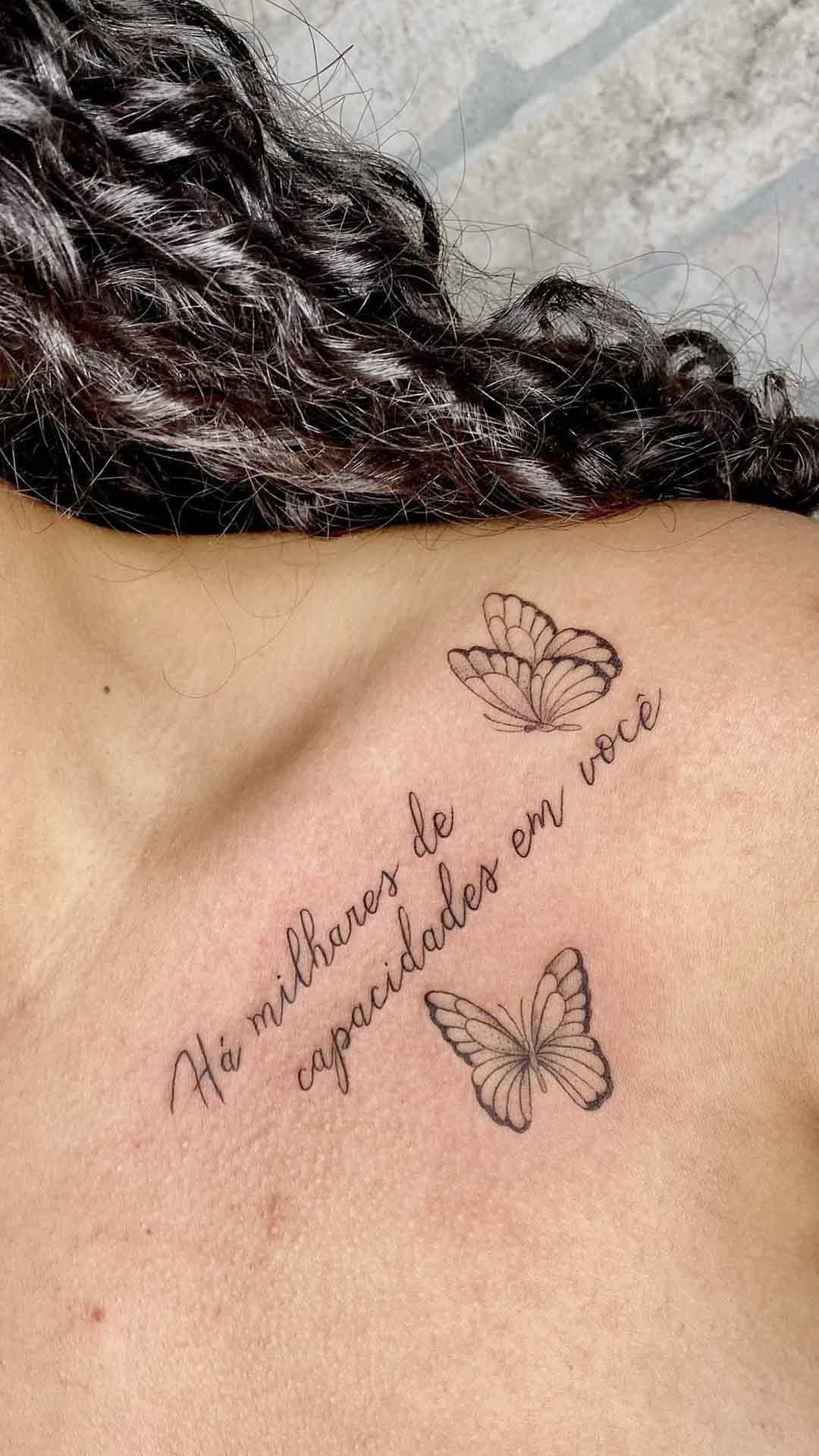tatuagem-com-borboletas-escrito-ha-milhares-de-capacidades-em-voce 