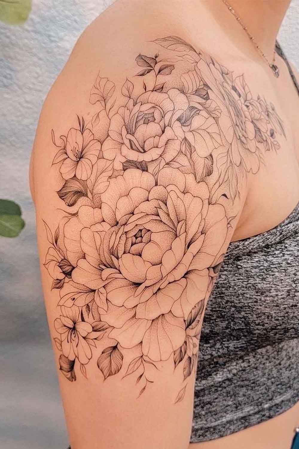 tatuagem-de-flores-peonia-no-ombro 